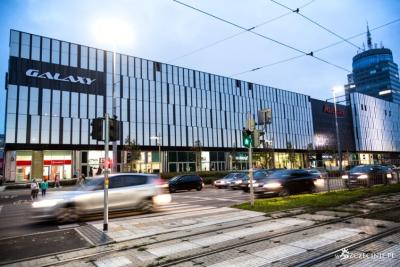 Remont elewacji centrum handlowego Galaxy